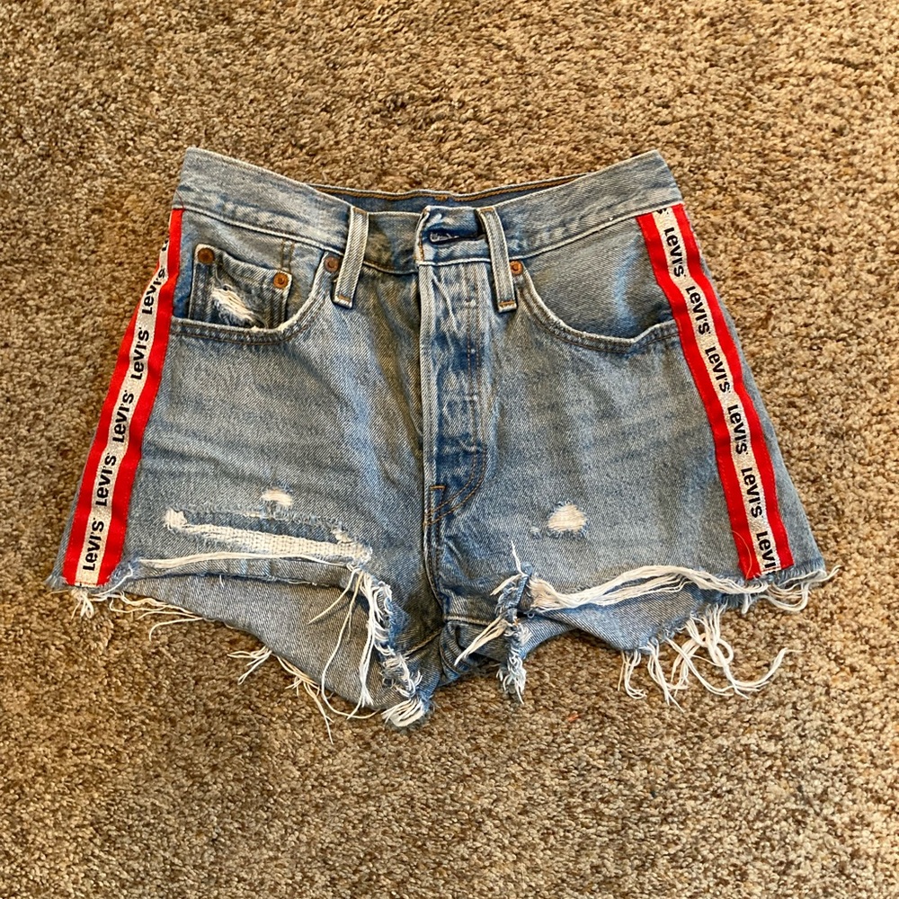 Levi’s high rise shorts W24